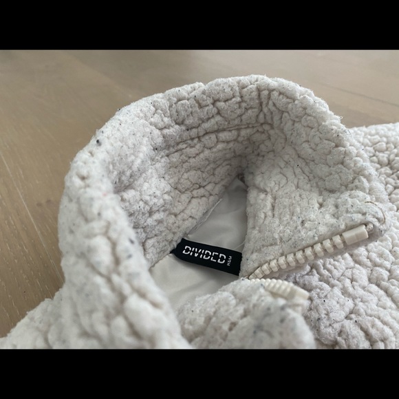 🛒 H&M fluffy hoodie - Picture 2 of 2